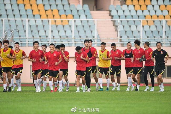 这部融合了喜剧、动作、悬疑等多种元素的贺岁电影，不仅极富娱乐性，还聚焦到现实社会的家庭问题，真正做了老少咸宜，是一部不可错过的、适合全年龄层观看的;合家欢影片，透过不同阶层人物的经历和选择，向观众传递出温暖、积极的生活态度